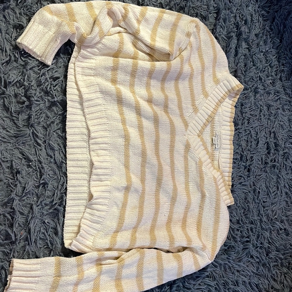 Long sleeve cropped sweater